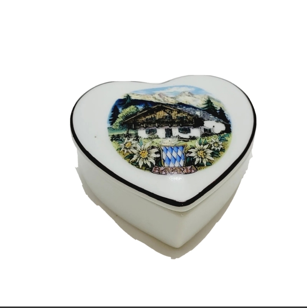 Vintage Porcelain Reutter Bavaria Jewelry Trinket Dish with Cover Heart Shaped.
